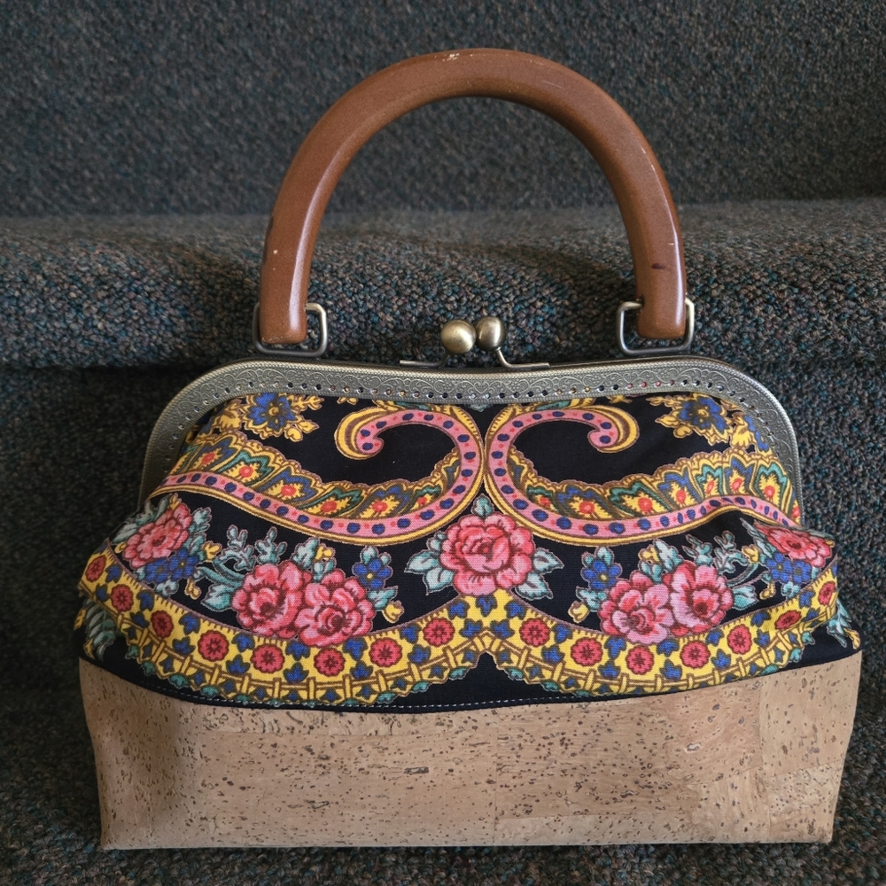 Princezicas Floral Handbag with Wooden Handle